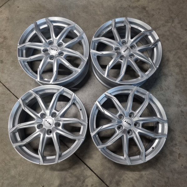 5x108 R17 7.5J ET45 70.1 Polar silber RIAL LUCCA