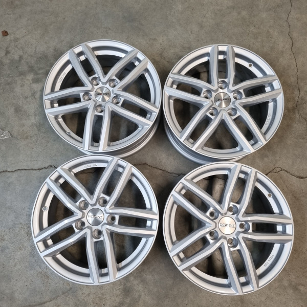 5x114.3 R16 6.5J ET48 71.6 Dezent TR Silver