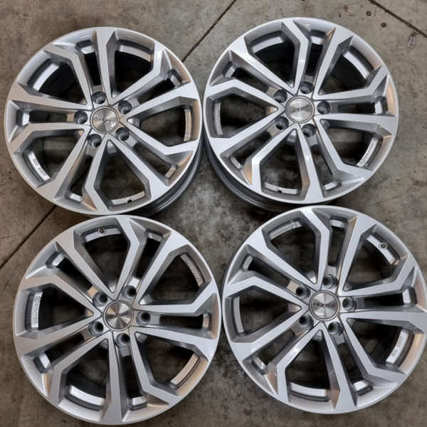 5x114.3 R16 6.5J ET32 66.10 Silver DEZENT TA