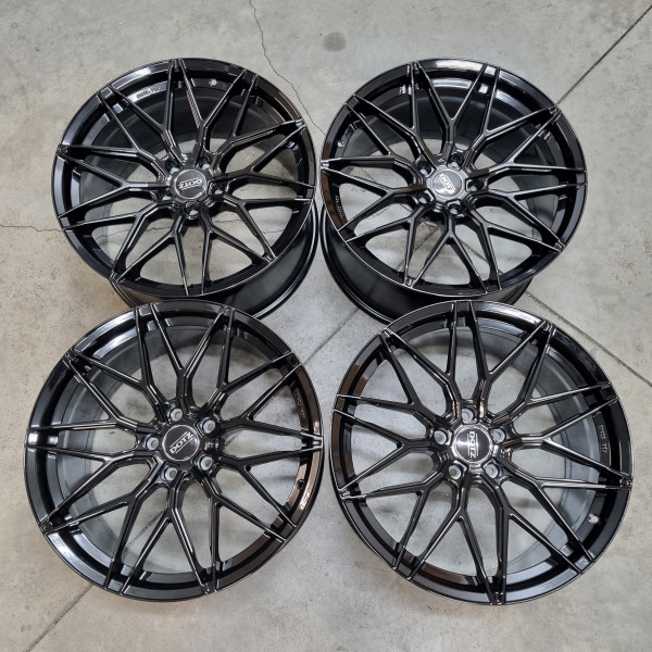 5x120 R20 10.0J ET40 72.6 Black DOTZ Suzuka black