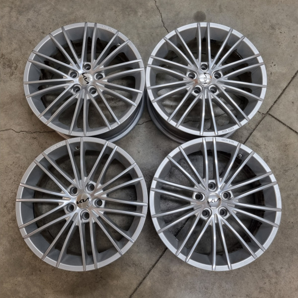 5x114.3 R18 8.0J ET45 70.1
