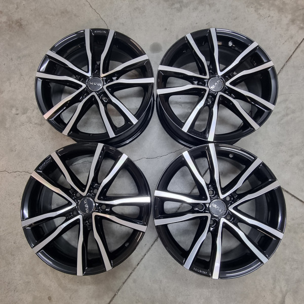 5x114.3 R17 8J ET50 64.1 MAK MILANO/fr4 Black mirror