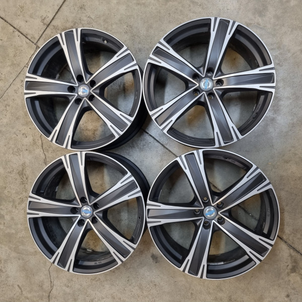 5x108 R20 9.0J ET45 67.1