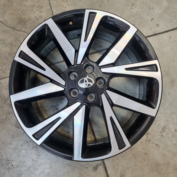 5x100 R18 7.0J ET47 57.1