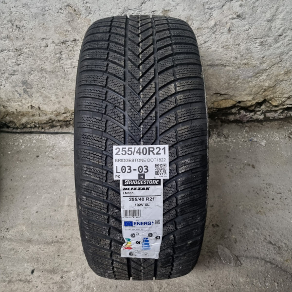 255/40R21 BRIDGESTONE DOT1822