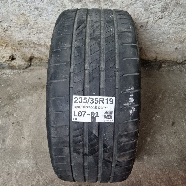235/35R19 BRIDGESTONE DOT1823