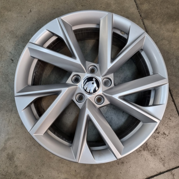 5x112 R18 8.0J ET44 57.1