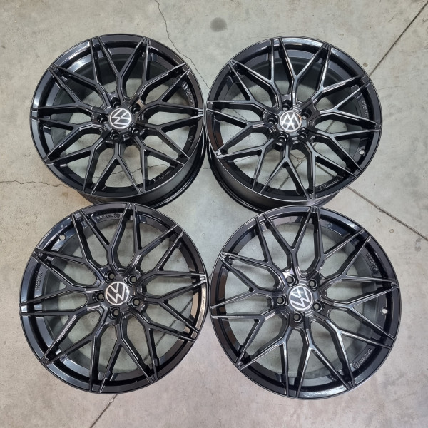 5x112 R19 8.5J ET40 66.6 black polish Carmani CA26