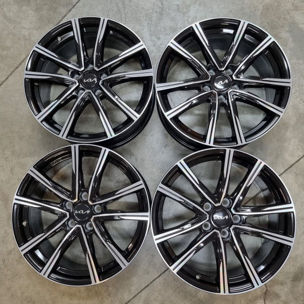 5x114.3 R18 7.5J ET50 76.1 Black/polished AEZ Montreal