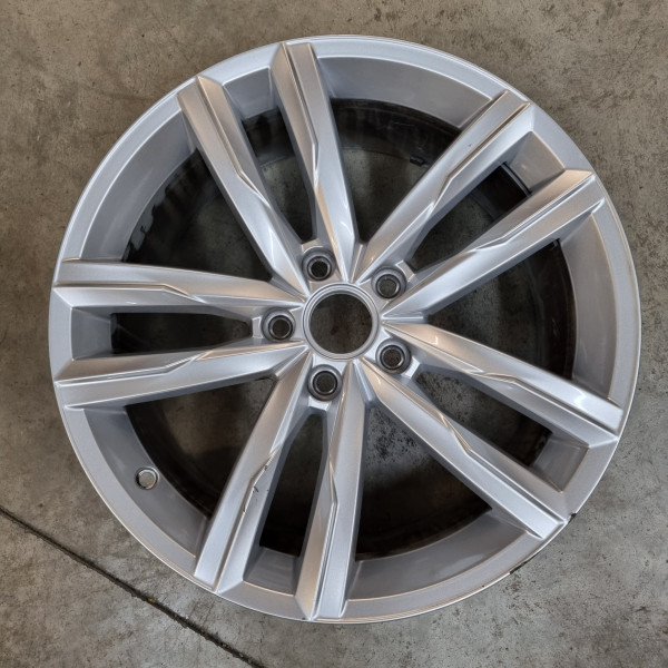 5x112 R18 8.0J ET44 57.1